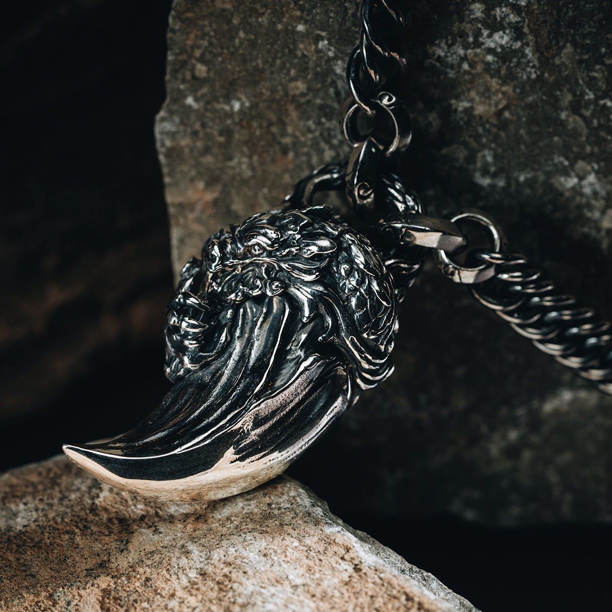 Dragon Tooth with Full Chain
