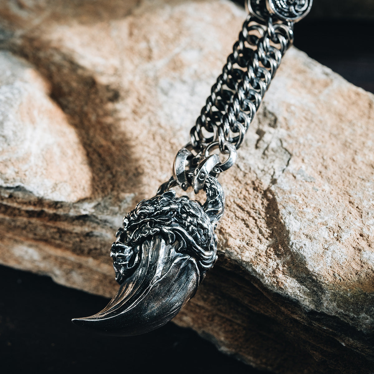 Dragon Tooth with Full Chain